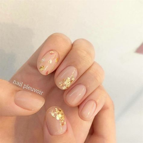 Foil Nail Art Designs, Gold Foil Nail Art, Gold Foil Nail, Nails Minimal, Foil Nail Art, Minimal Nails, Foil Nails, Nail Polish Designs, Neutral Nails