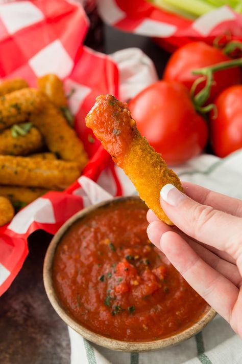 Delicious and easy homemade marinara sauce, perfect for dipping all your game day favorites, from mozzarella sticks to meatballs. Marinara Dipping Sauce Easy, Marinara Sauce For Dipping, Marinara Dipping Sauce Homemade, Marinara Sauce For Mozzarella Sticks, Dip For Mozzarella Sticks, Mozzarella Stick Dipping Sauce, Cheese Stick Dipping Sauce, Mozzarella Sticks Dipping Sauce, Dipping Sauce For Mozzarella Sticks