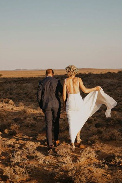 Sweetfontein Wedding Venue | Sweetfontein Karoo Lodge in Northen Cape Karoo Wedding, Cape Wedding, Country Wedding Venues, Northern Cape, Pink Books, Country Wedding, Wedding Couples, Sunrise Sunset, Nature Lover