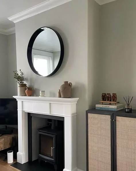 Farrow And Ball Cromarty, Victorian Living Room Ideas, Modern Victorian Living Room, Farrow And Ball Bedroom, Wall Panel Ideas, Farrow And Ball Living Room, Farrow And Ball Kitchen, Wooden Paneling, Living Room Colour Schemes