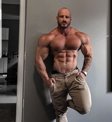 How To Grow Muscle, Statement Jeans, Workouts For Men, Gym Workouts For Men, Male Torso, Muscle Hunk, Bald Men, Bear Men, Tough Guy