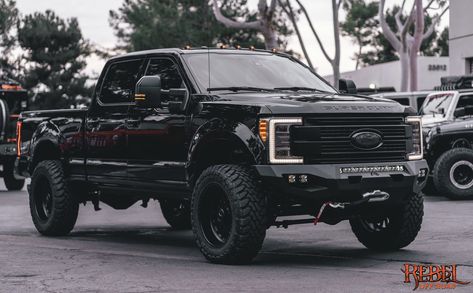 Black F250 Super Duty, Ford Super Duty Trucks Lifted, F250 Super Duty Lifted, Ford F 350 Super Duty, Lifted Trucks Ford, Ford F 250 Super Duty, F 350 Super Duty, Food Truck Interior, Ford Super Duty Trucks