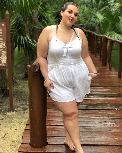 Plus Size Fashion for Women #Plussize Sarah Rae, Seductive Clothes, Curvy Plus Size, White Romper, Fashion Videos, Plus Size Fashion For Women, Chicago Illinois, Fashion Model, Plein Air