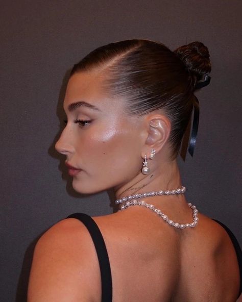 hailey bieber Tiffany Blue Nails, Hayley Bieber, Sleek Bun, French Braid Hairstyles, Hailey Baldwin, Long Bob, Hailey Bieber, Gigi Hadid, Tiffany Blue