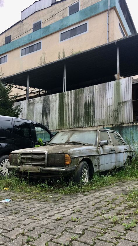 W123 Mercedes, Mercedes Benz W123, Mercedes W123, Mercedes W124, Abandoned Cars, German Cars, Old Photos, Old School, Istanbul