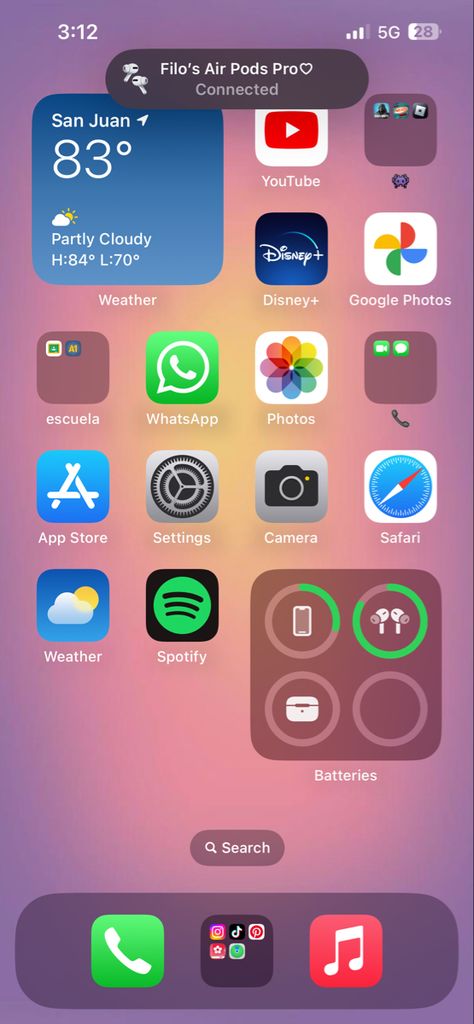 Organised Iphone Home Screen, Home Screen Ideas Iphone, Ios 16 Lock Screen, Ios 16 Home Screen, Iphone Tutorial, Organize Phone Apps, Iphone Texts, Homescreen Idea, Ios App Iphone