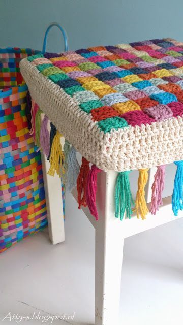 Stool Cover Crochet, Confection Au Crochet, Stool Covers, Easy Crochet Projects, Crochet Simple, Haken Baby, Crochet Home Decor, Crochet Cushions, Crochet For Home