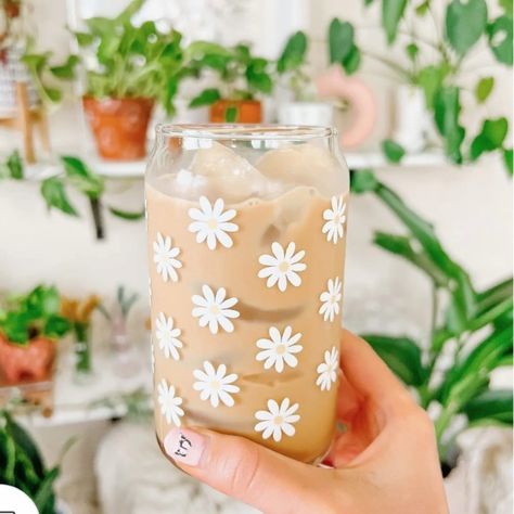 This Is The Perfect Shaped Glass For Sipping Your Iced Coffee, Matcha Latte, Or Any Beverage Out Of. It Is A Beer Can/Soda Can Shape And Can Hold 16oz. The Glass Is Durable And Thick. Glass Comes With White Daisies Around The Glass. The Design Is Professionally Adhered To The Glass. Hand Wash For Extreme Longevity But Can Handle 100+ Times In The Top Rack Of The Dishwasher. Coffee Matcha, Cute Coffee Cups, White Daisies, White Daisy, Matcha Latte, Soda Can, Beer Can, Iced Coffee, Colored Glass