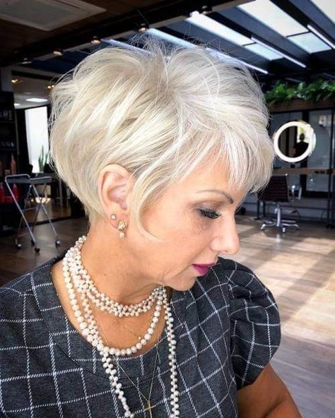 Pixie Bob For Fine Hair, Shaggy Bob For Fine Hair Over 50, Shaggy Hairstyles For Fine Hair, Bob For Fine Hair, Short Stacked Hair, Beckham Hair, Medium Shaggy Hairstyles, Hair Movement, Shaggy Hairstyles