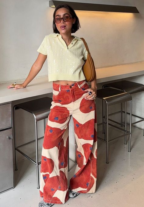 Chic Colorful Summer Outfits, Stylist Outfit For Women, Gen Z Summer Fashion, 2024 Gen Z Fashion, Summer Outfits Long Pants, Europe Summer Outfits Italy, Knitted Shirt Outfit, Mallorca Spain Outfit, Italian Summer Outfits 2024