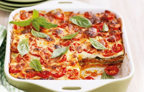 Roasted pumpkin and ricotta lasagne - Healthy Food Guide Pumpkin Lasagne, Vegetarian Lasagne, Pumpkin Lasagna, How To Cook Zucchini, Lasagne Recipes, Healthy Food Guide, Cheese Pumpkin, Roasted Pumpkin, Roast Pumpkin