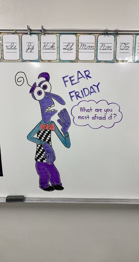 Fear Friday! Back To School Whiteboard, Whiteboard Activities, Fun Friday Ideas For School, Fun Friday Ideas, Friday Question Of The Day, Friday Whiteboard, Fun Friday Activities, White Board Prompts, Whiteboard Messages Friday