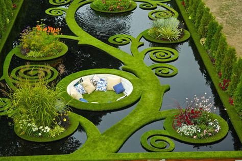 Top 10 unusual gardens around the world - Cheapflights Taman Air, Sunken Garden, Garden Pond, Gorgeous Gardens, Incredible Places, Sandbox, Weird And Wonderful, Flower Show, Christchurch