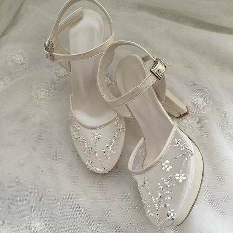 Wide Wedding Shoes, Cottagecore Wedding Shoes, Conformation Shoes, Chunky Wedding Heels, Platform Wedding Heels, Bride Shoes Comfortable, Sneakers Bride, Bridal Shoes Comfortable, Platform Bridal Shoes