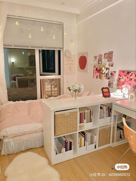 Bedroom Study Space Aesthetic, Desk Over Bed Small Bedrooms, Split Dorm Room Ideas, Small Living Bedroom Ideas, Ikea Shelf Bedroom, Corner Room Ideas Bedroom, Study Room Inspiration Small Spaces, Desk Against Bed, Studio Apartment Office Space Ideas