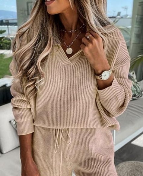 Jins Top, Relaxing Clothes, Cute Cozy Outfits, Christmas List Inspo, Lounge Wear Stylish, Sleeping Clothes, Dress Wardrobe, Mom Uniform, Fitness Attire