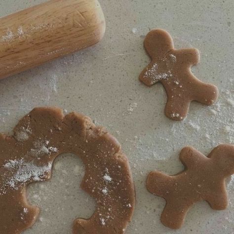 How To Make Gingerbread, Winter Baking, Christmas Inspo, Foodie Gifts, How To Make Cookies, Christmas Aesthetic, Christmas Wishlist, Strawberry Shortcake, Gingerbread Cookies