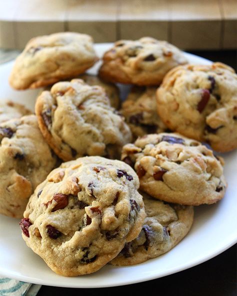 Trail Mix Cookies - LideyLikes Trail Mix Cookies, Chewy Cookies, Healthy Cookie Recipes, Oatmeal Cookie Recipes, Campfire Food, Chewy Chocolate Chip, Chewy Chocolate Chip Cookies, Breakfast Cookies, Chewy Cookie