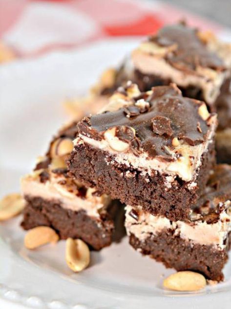 KETO SNICKERS BROWNIE BITES LOW CARB RECIPE story Keto Snickers, Caramel Sticky Buns, Oreo Cheesecake Bites, Brownie Bites Recipe, Cinnamon Roll Muffins, Snickers Candy, Keto Cinnamon Rolls, Keto Candy, Fat Bomb