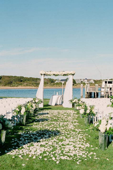 Clean + Classic Nautical Wedding in the Hamptons Hamptons Wedding Invitations, Hamptons Photography, Wedding Themes Ideas, Hamptons Wedding, Beach Wedding Centerpieces, Beach Theme Wedding Invitations, Yacht Wedding, Bridal Theme, Wedding Photo Books