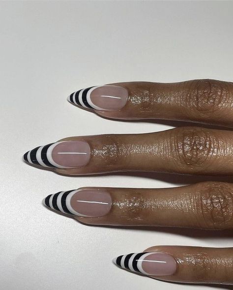 Press On Nail Designs, Black Press On Nails, Candy Cane Nails, Waste Of Time, Makijaż Smokey Eye, Striped Nails, Cute Candy, Neutral Nails, Fire Nails