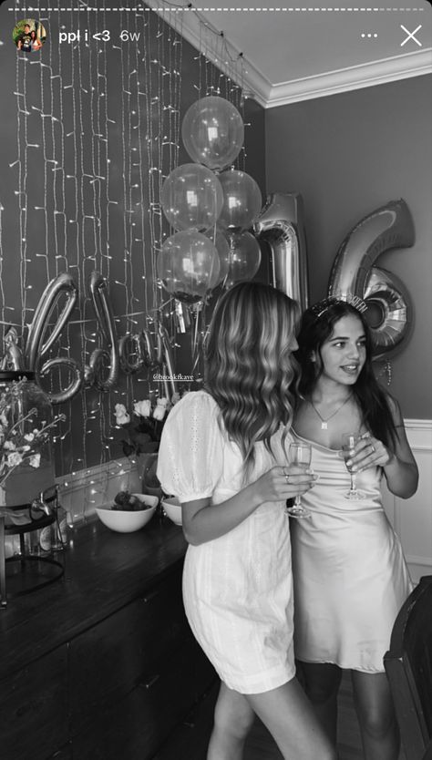 Champagne Birthday, Valentines Surprise, 20th Birthday Party, Birthday Goals, Cute Birthday Pictures, Bday Party Theme, Birthday Inspo, Birthday Party Theme Decorations, Bday Girl