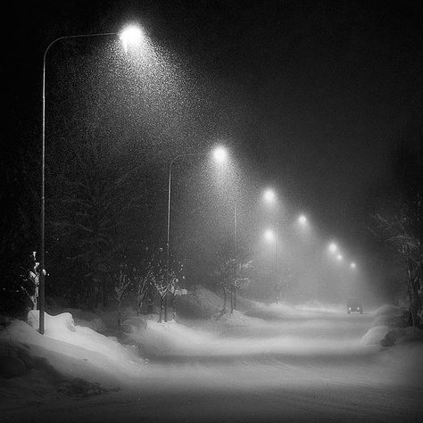 Looks like Michigan weather.... It's just around the corner, can't wait!!! Snow Night, Snowy Night, Broken Dreams, Snow Falling, Snow Pictures, Snow Photography, Street Lights, Winter Photos, Dark Winter