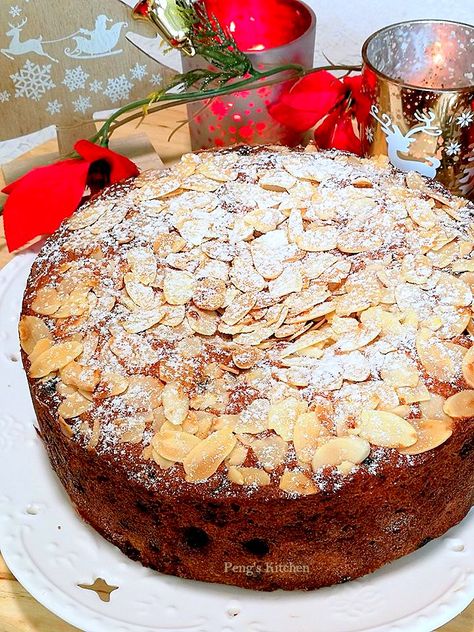 MARY BERRY FRUITCAKE No requirement of soaking dried fruits in alcohol nor aging it, really easy fruit cake which is kids friendly! The cake is burst with bu... Mary Berry Fruit Cake, Quick Fruit Cake, Light Fruit Cake Recipe, Mary Berry Recipes Baking, Moist Fruit Cake Recipe, Easy Fruit Cake, Mary Berry Cakes, Muffin Cupcakes, Best Fruit Cake Recipe