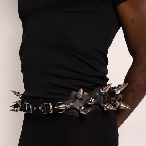 Cool Belts Fashion, Spiky Belt, Black Fingertips, Unique Mens Fashion, Buckle Reference, Spiked Belt, Spike Belt, Spiked Collar, Spiked Dog Collar