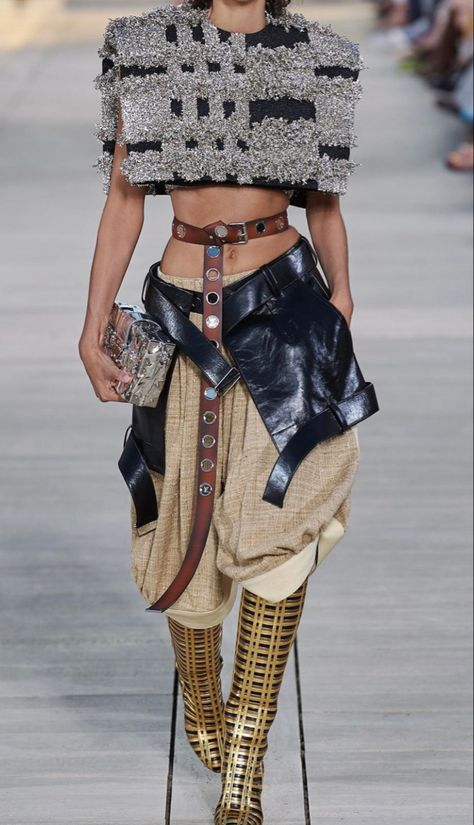 Louis vuitton runway resort fashion show 2023 Belt Fashion Runway, Louis Vuitton Paris Fashion Week 2023, Louis Vuitton Fashion Show 2023, Louis Vuitton Runway 2023, Pirate Fashion Runway, Streetwear Runway Fashion, Louis Vuitton Couture, Runway Lineup, Lv Fashion Show