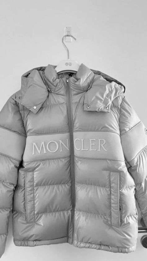 Moncler Ski, Moncler Coat, Moncler Puffer, Classy Fits, Winter Fit, Tomboy Outfits, Winter Fits, Clothing Essentials, Hoodie Girl