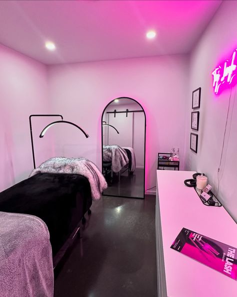 lash dump! <3 ✨🎞️🤍 #lash #lashextensions #lashartist #rousehilllashes Lash Room Furniture, Pink Wax Room, Lash Tech Wallpaper, Lash Room Pink, Lash Station Setup, Luxury Lash Room, Lash Extension Room Ideas, Lash And Nail Room Ideas, Eyelash Studio Decor Lash Room