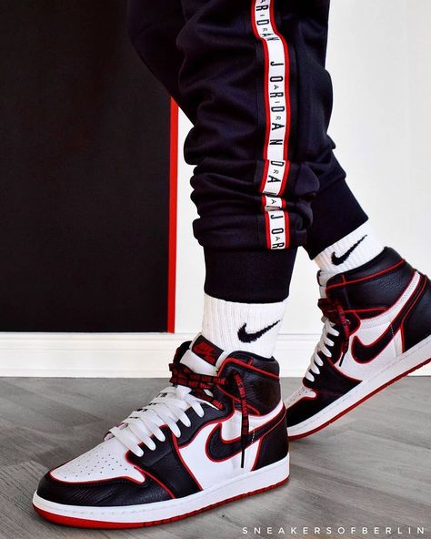 Jordan 1 High Outfit, Jordans Sneakers Outfit, White Shoes Outfit, Sneakers Outfit Casual, Cheap Jordan Shoes, Nike Jordan Retro, Shoes Sneakers Jordans, Cheap Jordans, Air Jordan Sneakers