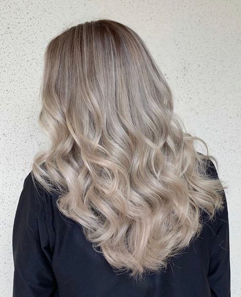 Shadow Root Melt, Hair Color Beige, Blonding Hair, Icy Balayage, Smudge Root, Beige Balayage, Highlights Low Lights, Root Melt, Hair Salon Pictures