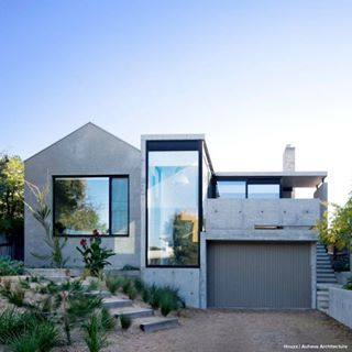 Concrete clad redesign on a 1930's home. Get started on your home improvement project at www.houzz.com.au redesign on a 1930's home.   Project: @auhaus  Like - shapes Block House, Houses Architecture, A Modern House, Concrete Houses, Concrete Walls, Concrete Block, Concrete Home, Lots Of Windows, Concrete House