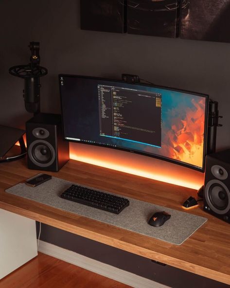 Studio In Casa, Computer Desk Organization, Recording Studio Setup, Best Gaming Setup, Dream Desk, Computer Desk Setup, Home Studio Setup, Desktop Setup, Bedroom Setup