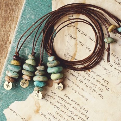 Stone Necklace Diy, Cairn Necklace, Crystal Jewelry Diy, Beach Stones Jewelry, Ceramic Beads Necklace, Pebble Jewelry, Beach Glass Necklace, Driftwood Jewelry, Rock Necklace