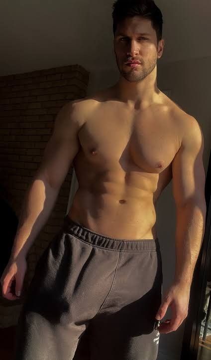 Kyle Hynick, Guys In Sweatpants, Suit Tattoo, Men Bodies, Men Abs, Body Suit Tattoo, Bella Vista, Body Suit, Mens Hairstyles