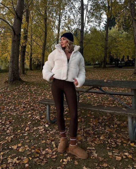 Morning Movement, What To Wear On Thanksgiving, Puffer Jacket Outfit, Snow Angel, Snow Angels, Holiday Looks, Alo Yoga, Puffer Jacket, Jacket Outfits