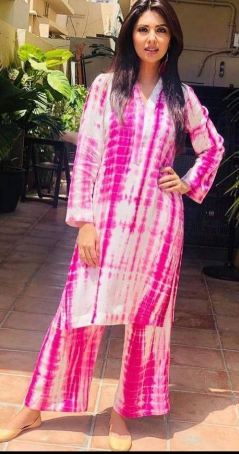 Dye Suit Design, Tie And Dye Kurti Design, Tie Dye Dress Outfit, Tie And Dye Dress, Kaftan Designs, Classy Outfits For Women, Tie Dye Fashion, Womens Trendy Dresses, Tunic Designs