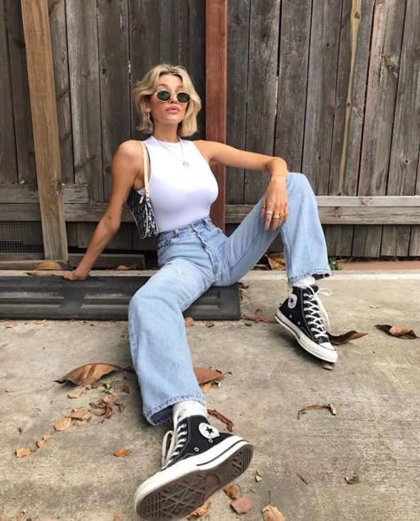 Fifteen 90s Vintage Streetwear Looks To Try RN – Society19 Straight Leg Jeans Outfits, Converse Outfits, Tokyo Street Fashion, London Outfit, Outfits 90s, Outfits With Converse, Tumblr Outfits, Grunge Look, Outfit Jeans