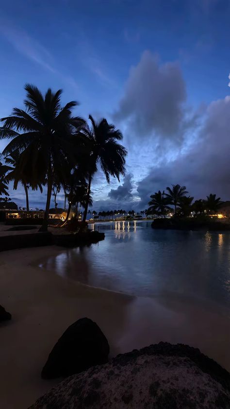 Tahiti Aesthetic, Pretty View, Pretty Wallpaper Ipad, Beach At Night, Pretty Views, Night Scenery, Pretty Landscapes, Night Aesthetic, City Aesthetic