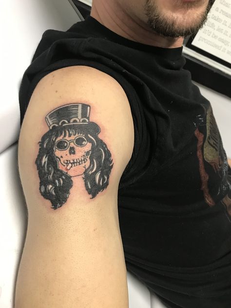 Slash tattoo!! Rock on dude 🤟🏻 Classic Rock Tattoo Ideas, Slash Tattoo Design, 80s Rock Tattoo, Slash Tattoo Ideas, Rock Bands Tattoo, Rockstar Tattoo Ideas, Rock N Roll Tattoo Ideas, Rock Tattoo Designs, Gnr Tattoo