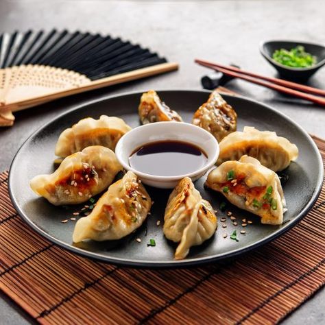 Gyoza Rezept Quick Chicken And Dumplings, Gluten Free Dumplings, Easy Apple Dumplings, Chicken Dumplings Recipe, Vegan Dumplings, Vegetable Dumplings, Pierogi Recipe, Homemade Dumplings, China Food