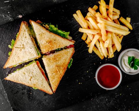 Club sandwiches with tomato ketchup,mayo... | Free Photo #Freepik #freephoto #food #menu #restaurant #kitchen Club Sandwiches, Salsa Tomatillo, Best Fast Food, The Best Breakfast, Club Sandwich, Breakfast Idea, Food Poster Design, Picnic Food, Tomato Ketchup