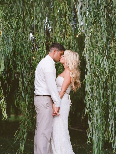 Family Photos Under Willow Tree, Weeping Willow Tree Photoshoot, Engagement Photos Willow Tree, Willow Tree Wedding Photos, Willow Tree Couple Pictures, Willow Tree Engagement Photos, Willow Tree Wedding Ceremony, Willow Tree Photoshoot, Wedding Willow Tree