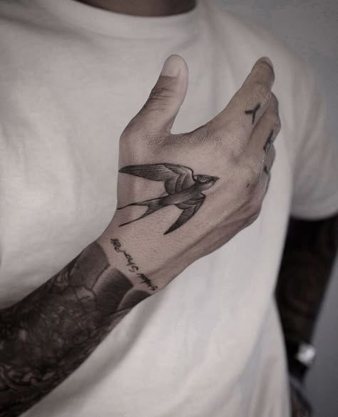 Bird Hand Tattoo, Bird Tattoo Men, Black Bird Tattoo, 3 Tattoo, Simple Tattoo Designs, Back Tattoos For Guys, Bird Tattoo, Dark Tattoo, Back Tattoos