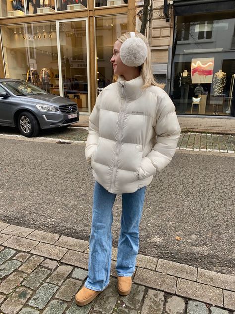 White Columbia Jacket Outfit, White Winter Jacket Outfit, Columbia Jacket Outfit, Outer Outfits, Earmuffs Outfit, White Jacket Outfit, White Winter Jacket, Winter Jacket Outfits, Fashion Christmas