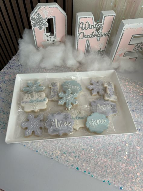 Girls winter onederland with pastel color Winter Onederland Party Girl Decoration, Winter Onederland Food Ideas, Winter Onederland Party Food, Winter Onederland Party Girl, Winter Onederland Birthday Party, Onederland Party, Winter Onederland Party, Onederland Birthday Party, Winter Onederland Birthday