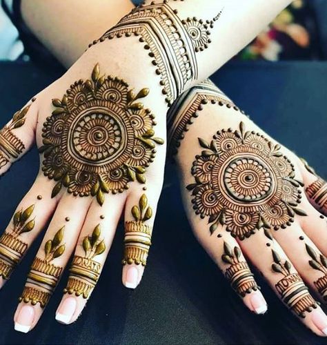 Best Mehndi designs for bridal mehndi. Simple and easy mehndi designs for all. Unique and latest Plam and Tikki Mehndi designs for girls. Round Mehndi, Round Mehndi Design, Tato Henna, Mehndi Designs For Kids, Modern Henna Designs, Henna Art Designs, Circle Mehndi, Modern Mehndi Designs, Full Mehndi Designs